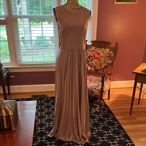 Elegant Sleeveless Maxi Dress - Taupe size 16, Donna Morgan